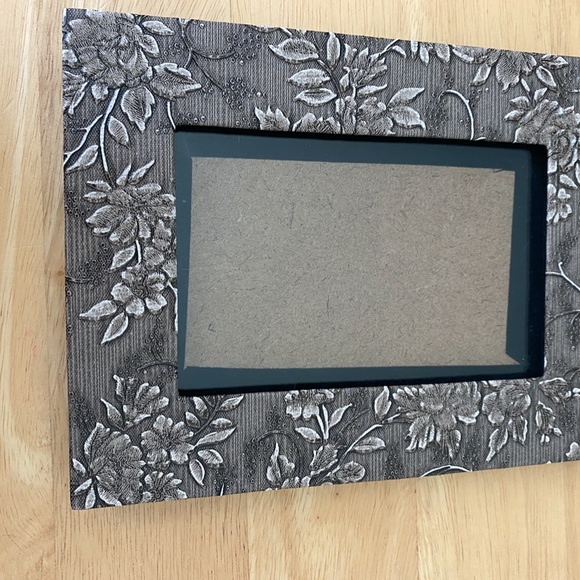 Flower Design Picture Frame - Picture 4 of 5